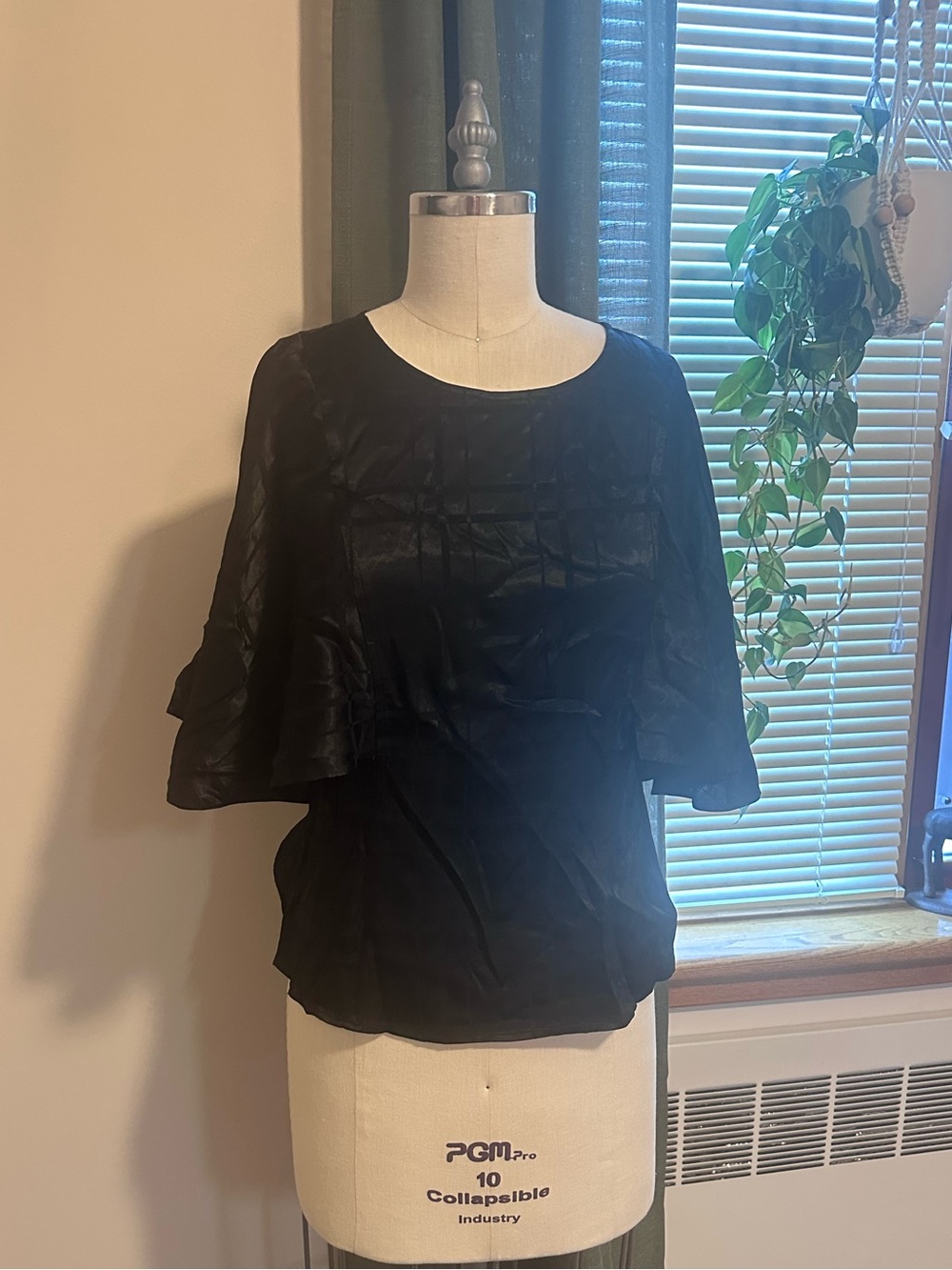 NWT Self Contrast Black Layered Flutter Sleeve Women's Top